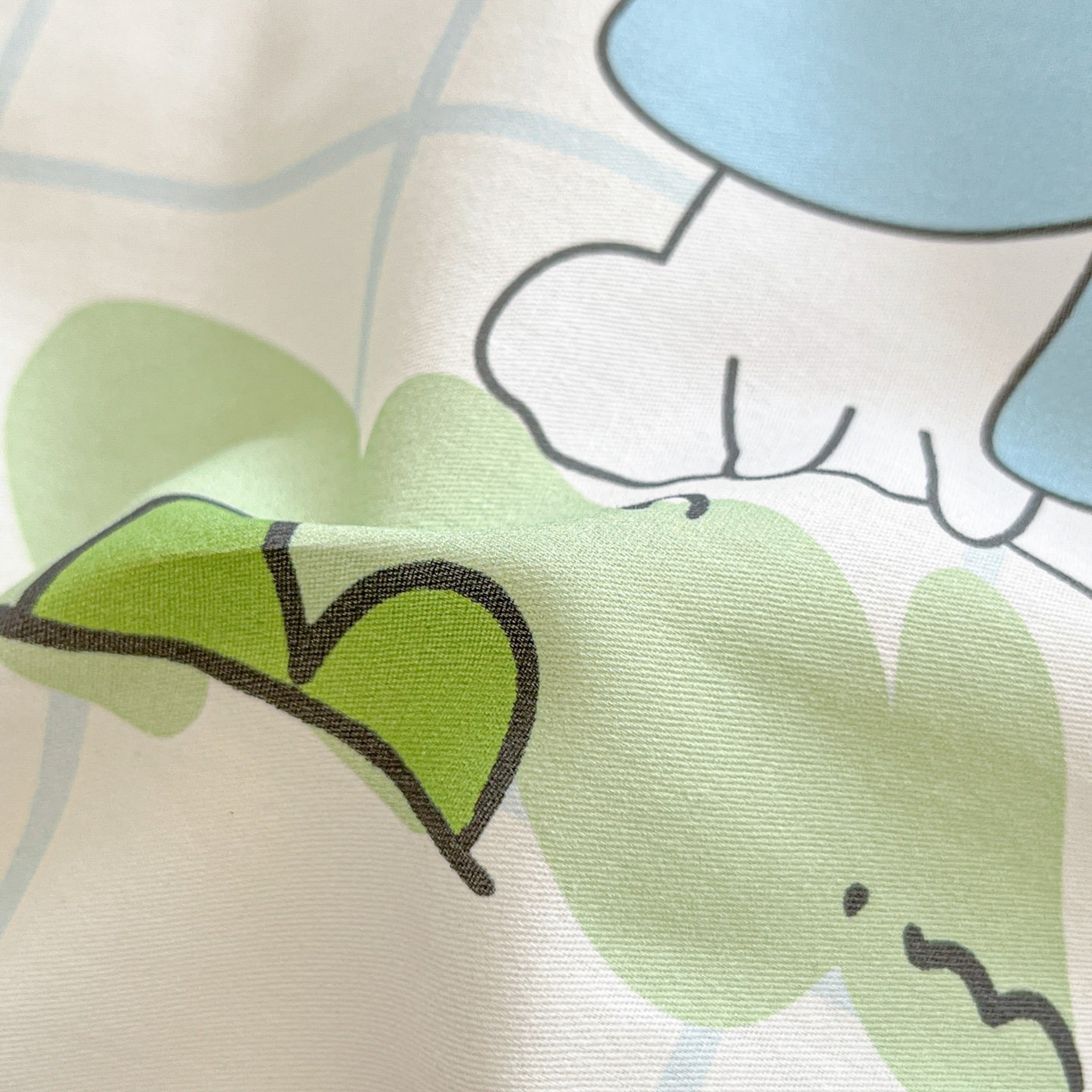 91家纺网 家纺一手货源 找家纺 暮思家居 2026春夏新款正版授权蜡笔小新全棉纯棉四件套系列 休闲小新