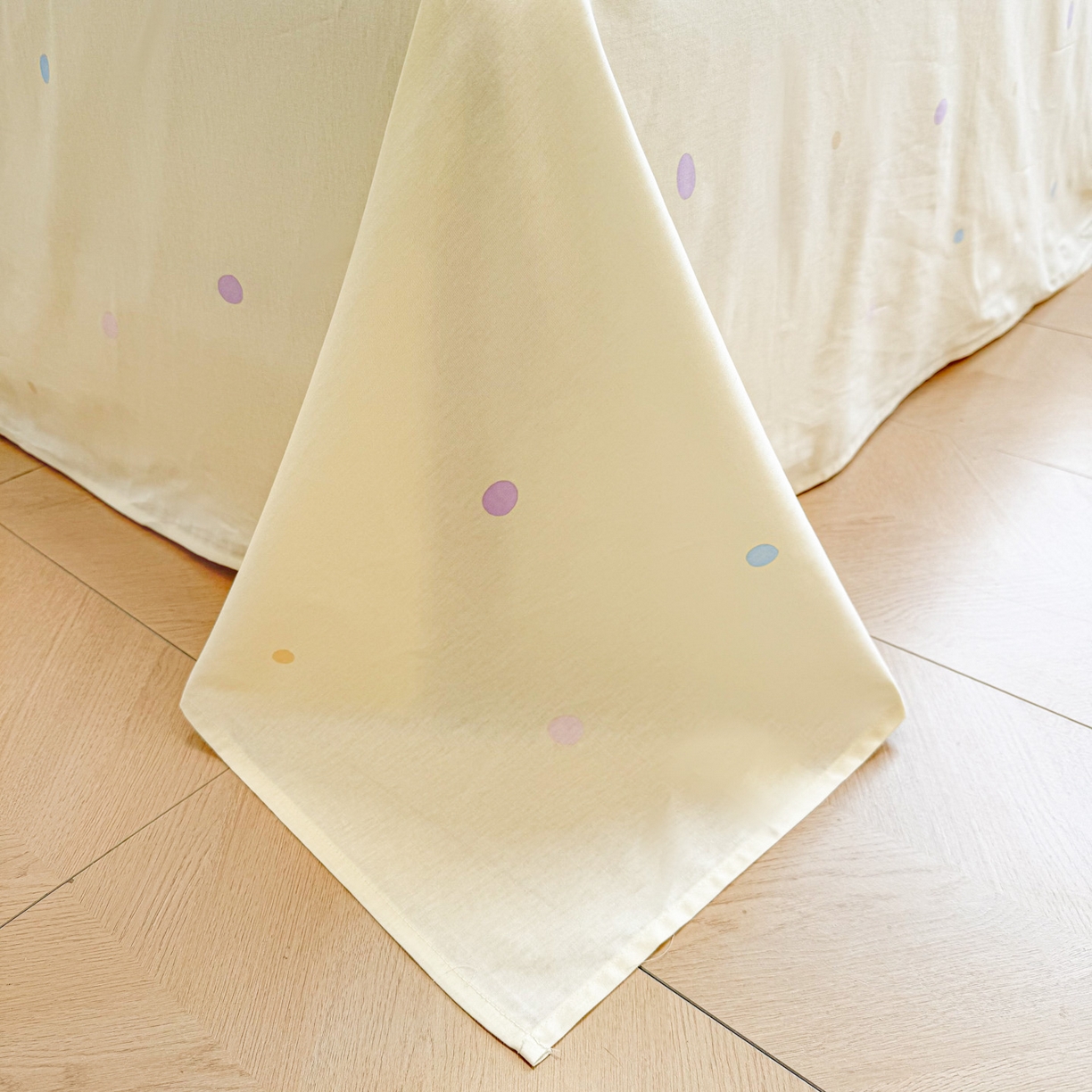 91家纺网 家纺一手货源 找家纺 暮思家居 2026春夏新款正版授权蜡笔小新全棉纯棉四件套系列 可爱小新