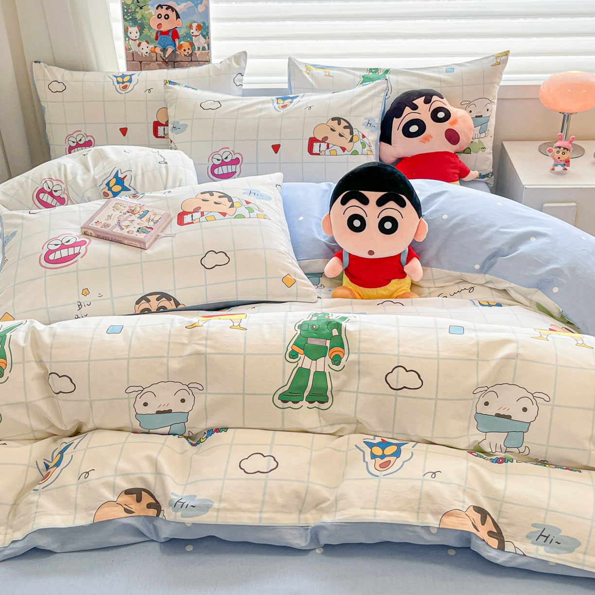 91家纺网 家纺一手货源 找家纺 暮思家居 2026春夏新款正版授权蜡笔小新全棉纯棉四件套系列 休闲小新