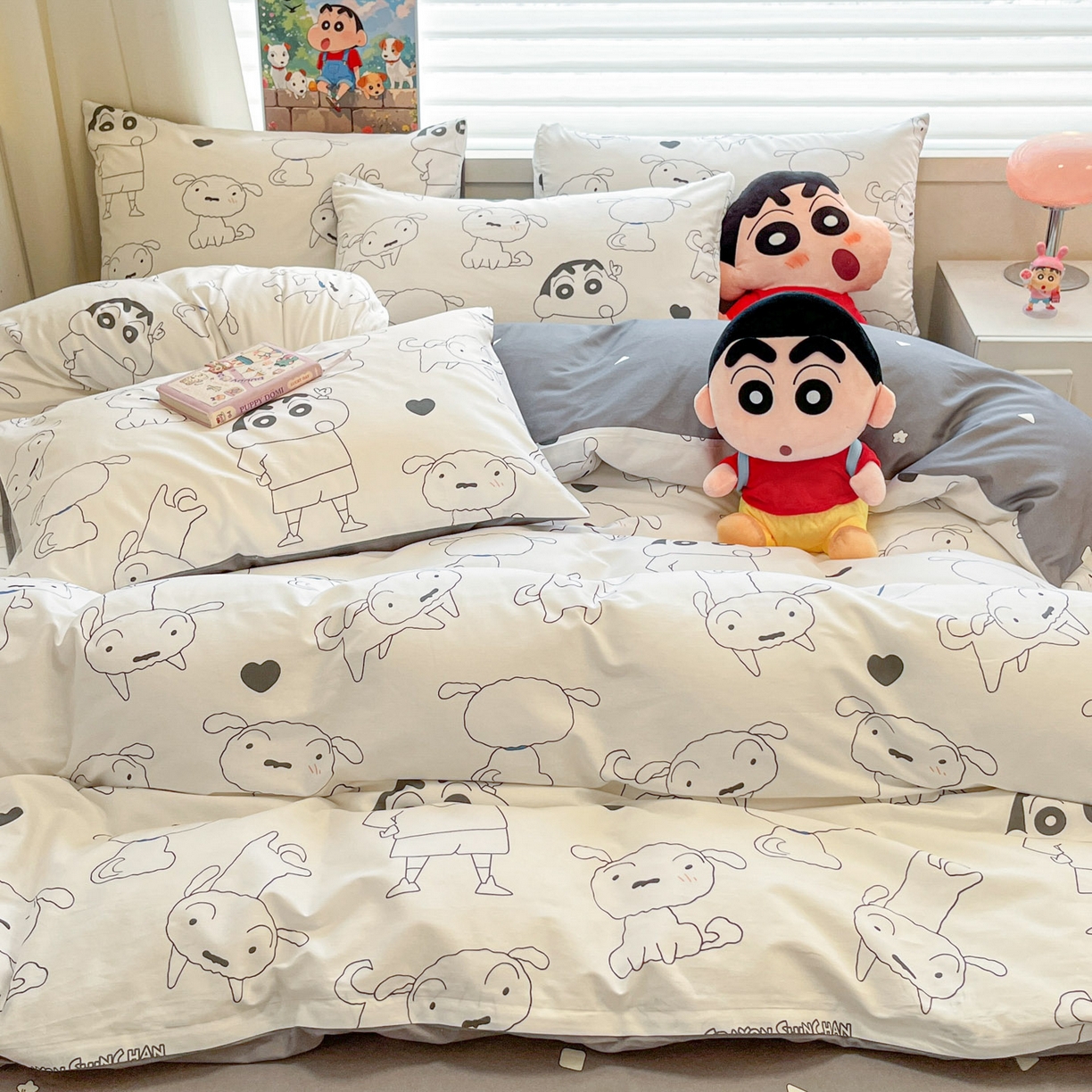 91家纺网 家纺一手货源 找家纺 暮思家居 2026春夏新款正版授权蜡笔小新全棉纯棉四件套系列 黑白小新