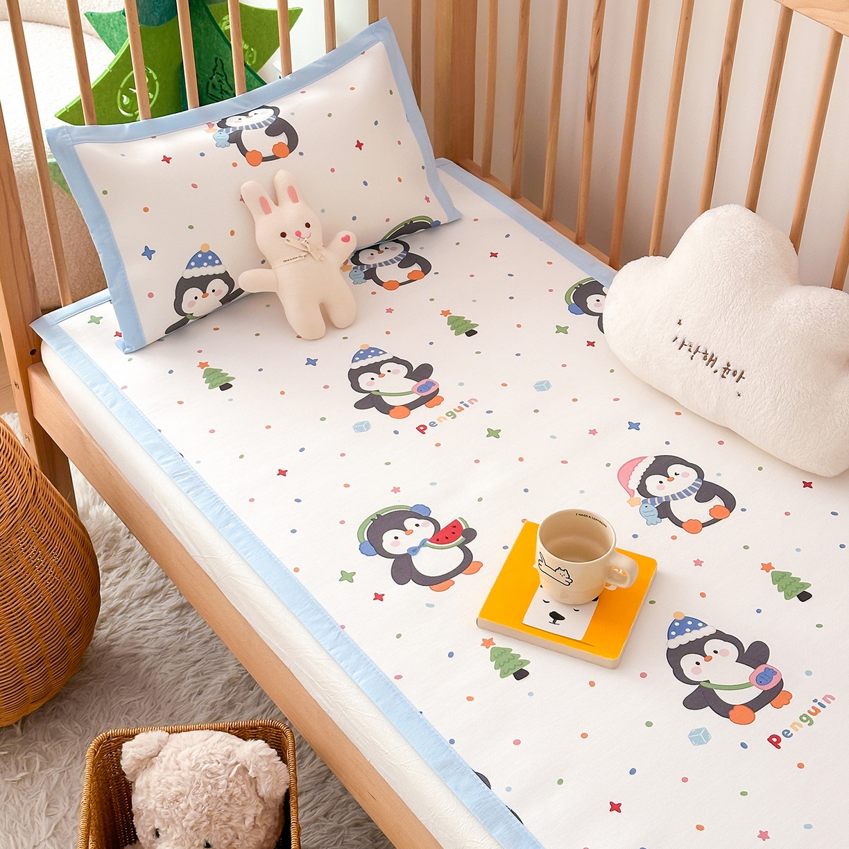 91家纺网 家纺一手货源 找家纺 嗨生活 2026新款600D冰丝凉席儿童婴儿床凉席幼儿园凉席拼床凉席席子 波点企鹅