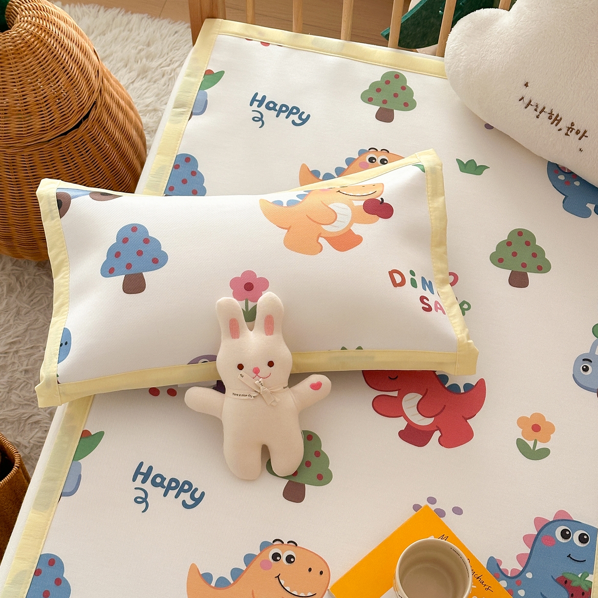 91家纺网 家纺一手货源 找家纺 嗨生活 2026新款600D冰丝凉席儿童婴儿床凉席幼儿园凉席拼床凉席席子 恐龙世界