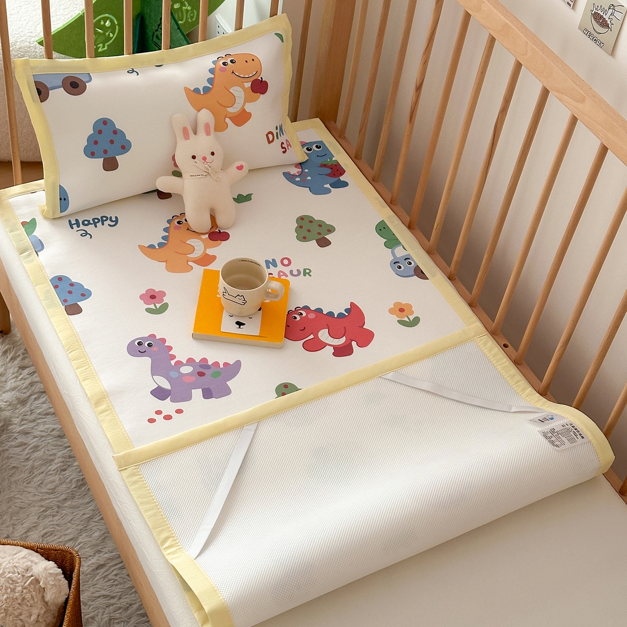 91家纺网 家纺一手货源 找家纺 嗨生活 2026新款600D冰丝凉席儿童婴儿床凉席幼儿园凉席拼床凉席席子 恐龙世界