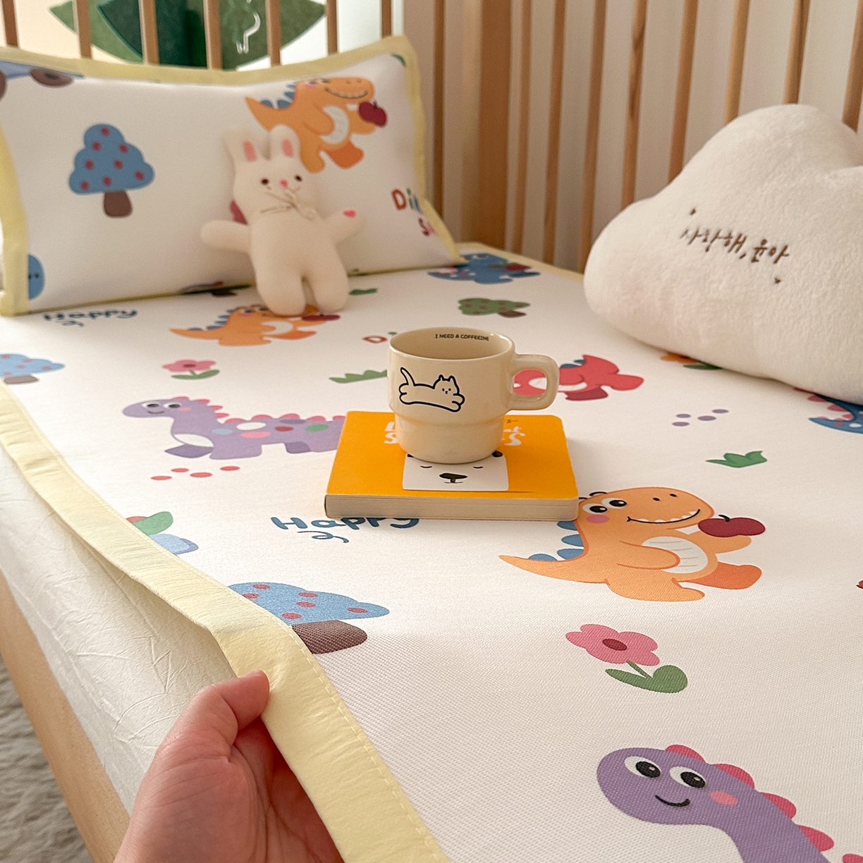 91家纺网 家纺一手货源 找家纺 嗨生活 2026新款600D冰丝凉席儿童婴儿床凉席幼儿园凉席拼床凉席席子 恐龙世界