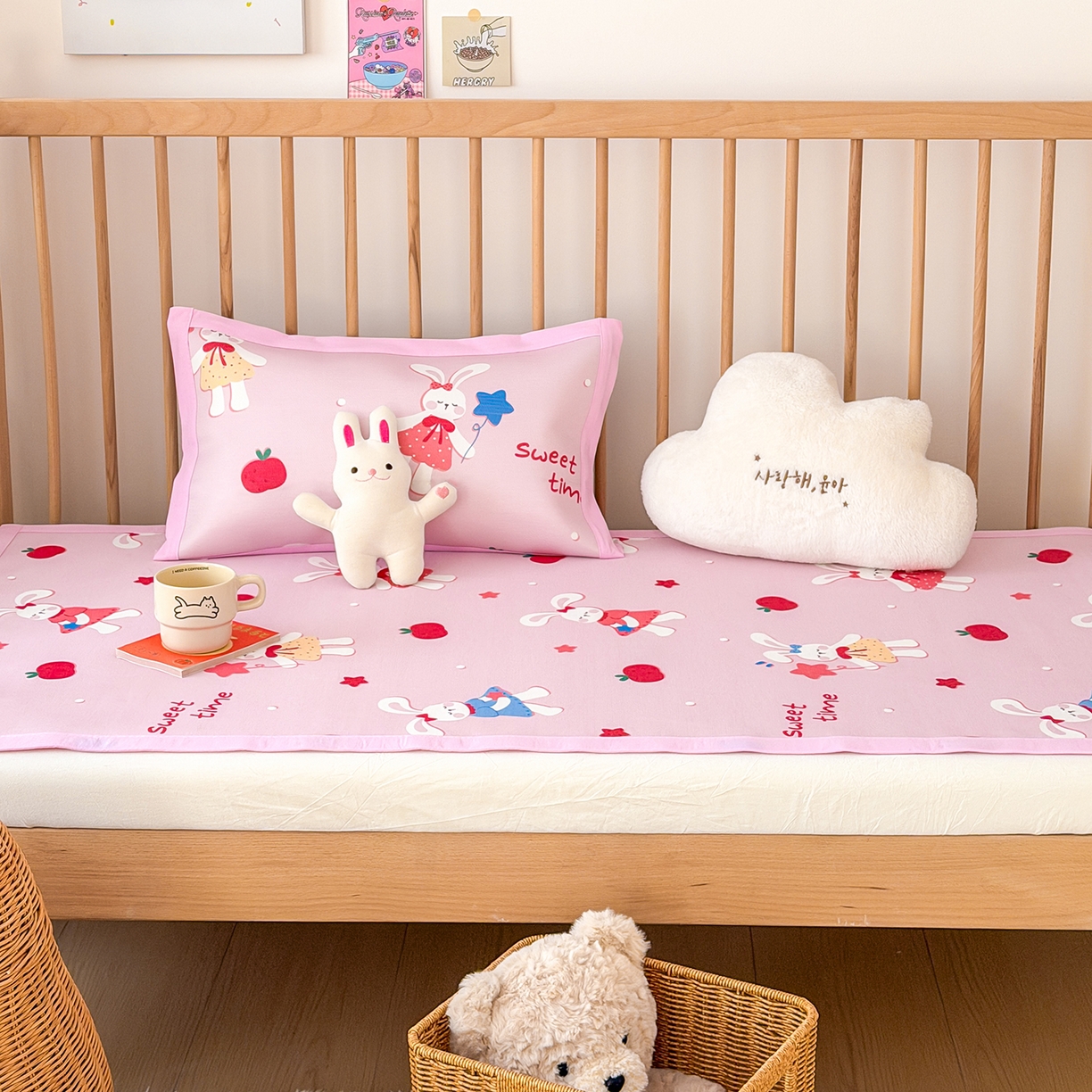 91家纺网 家纺一手货源 找家纺 嗨生活 2026新款600D冰丝凉席儿童婴儿床凉席幼儿园凉席拼床凉席席子 粉红小兔