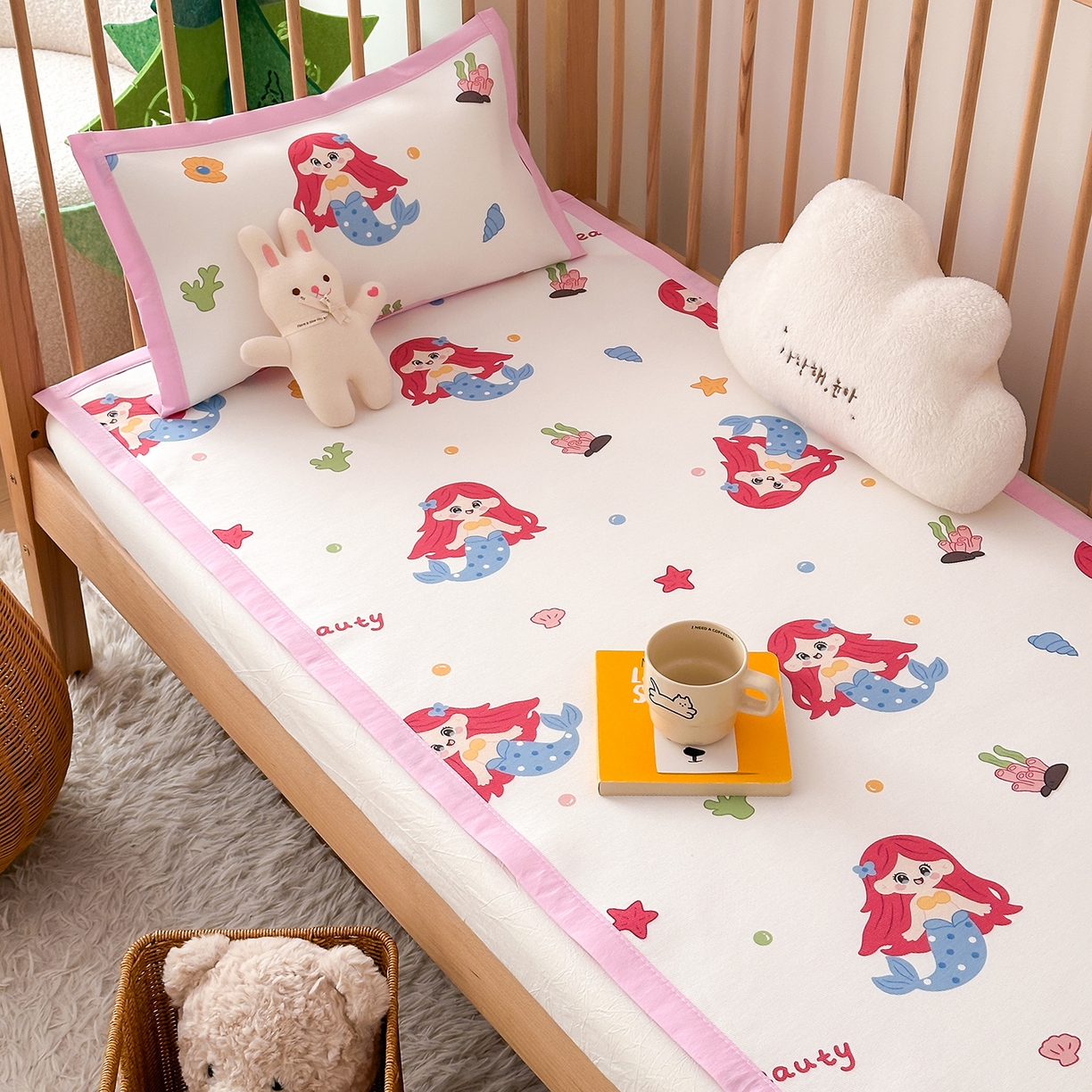 91家纺网 家纺一手货源 找家纺 嗨生活 2026新款600D冰丝凉席儿童婴儿床凉席幼儿园凉席拼床凉席席子 可爱美人鱼