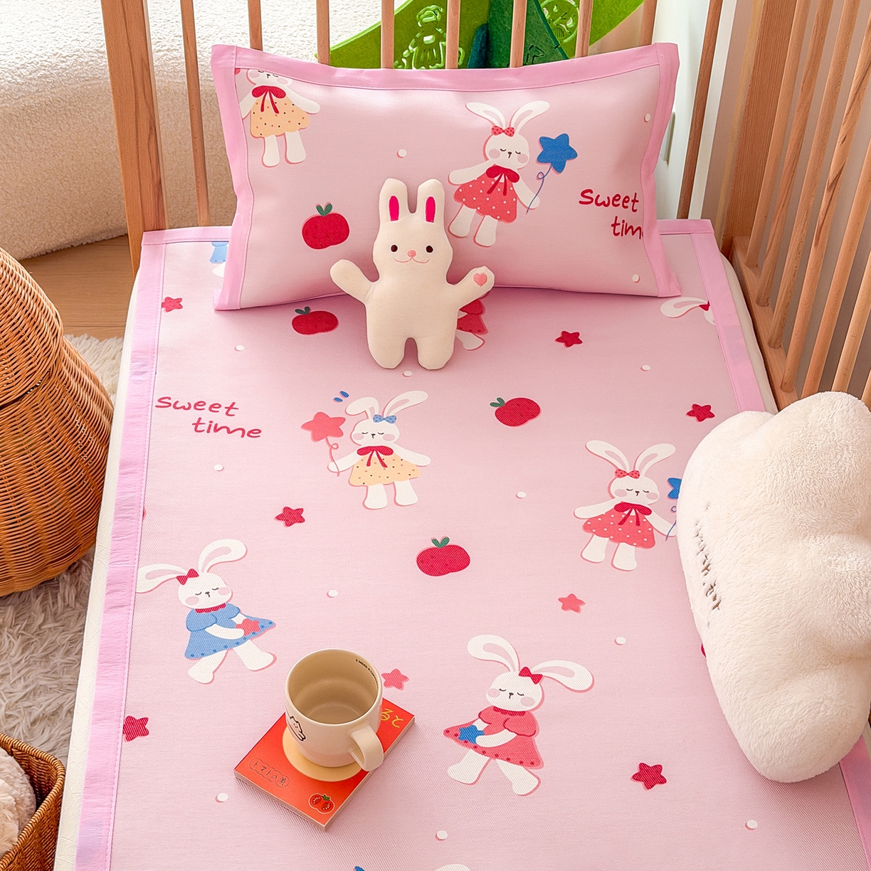 91家纺网 家纺一手货源 找家纺 嗨生活 2026新款600D冰丝凉席儿童婴儿床凉席幼儿园凉席拼床凉席席子 粉红小兔