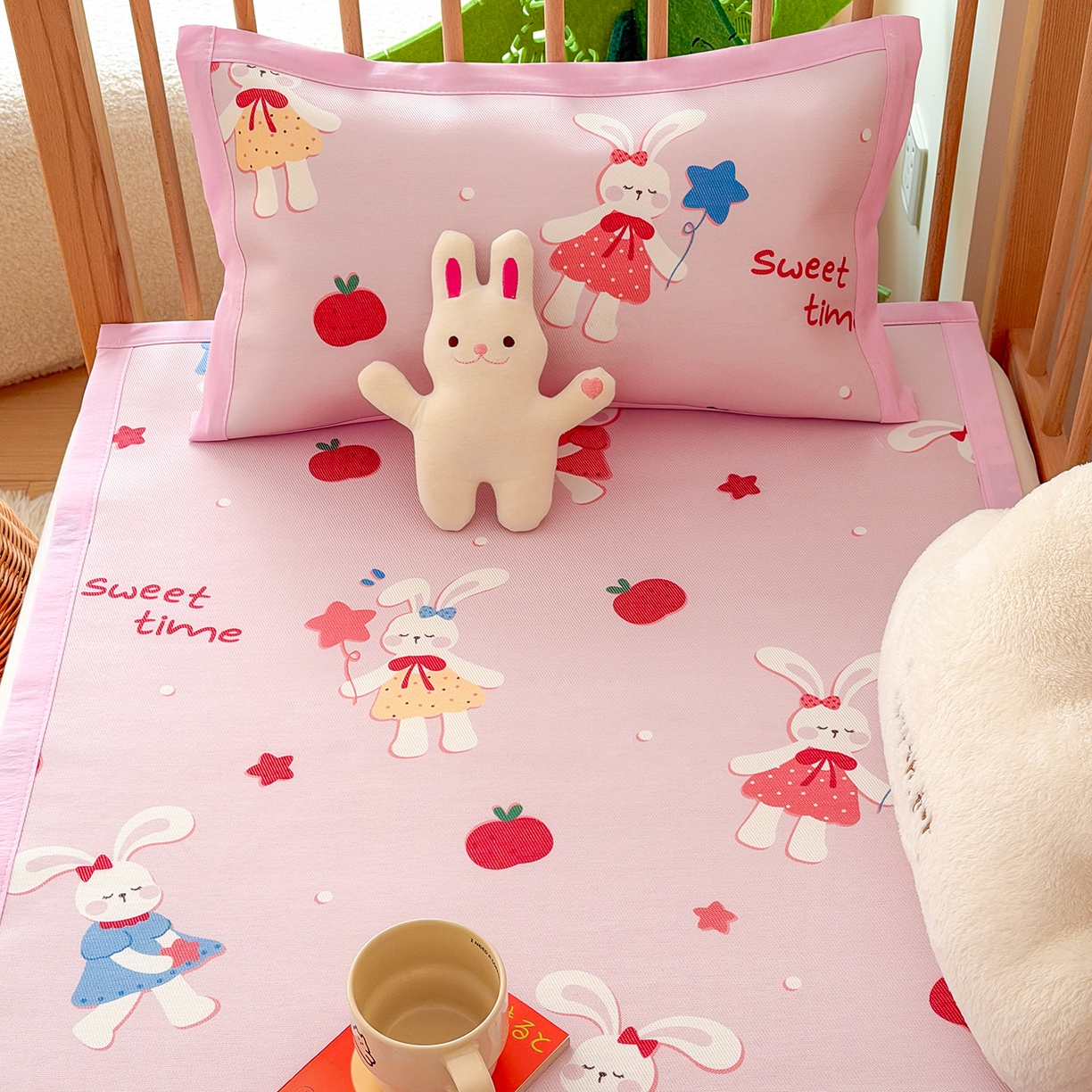 91家纺网 家纺一手货源 找家纺 嗨生活 2026新款600D冰丝凉席儿童婴儿床凉席幼儿园凉席拼床凉席席子 粉红小兔