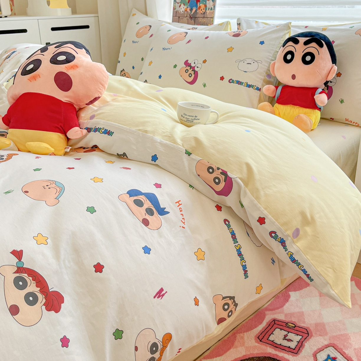 91家纺网 家纺一手货源 找家纺 暮思家居 2026春夏新款正版授权蜡笔小新全棉纯棉四件套系列 派对小新