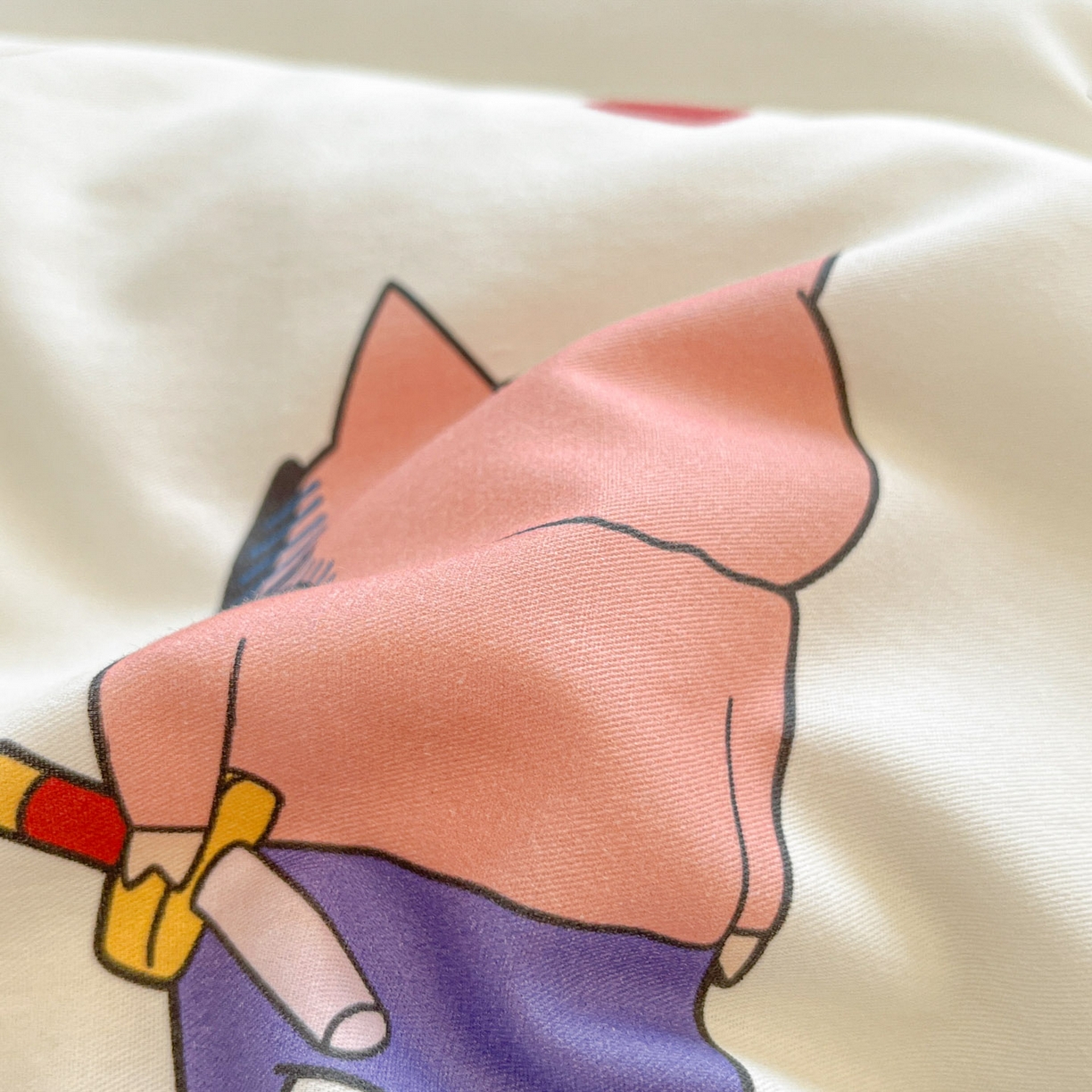 91家纺网 家纺一手货源 找家纺 暮思家居 2026春夏新款正版授权蜡笔小新全棉纯棉四件套系列 调皮小新