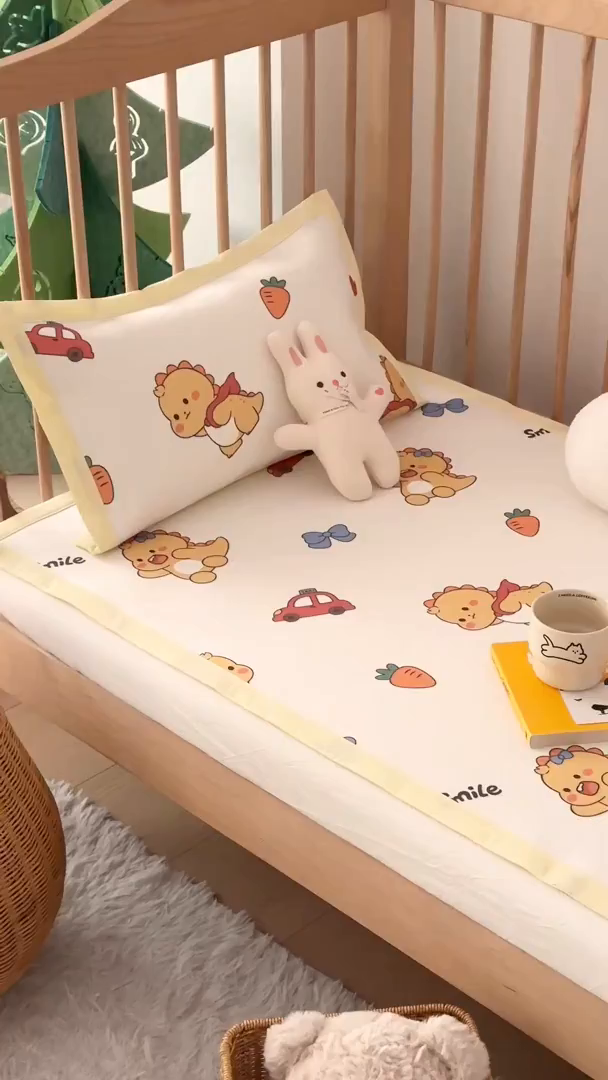 91家纺网 家纺一手货源 找家纺 嗨生活 2026新款600D冰丝凉席儿童婴儿床凉席幼儿园凉席拼床凉席席子 可爱奶龙