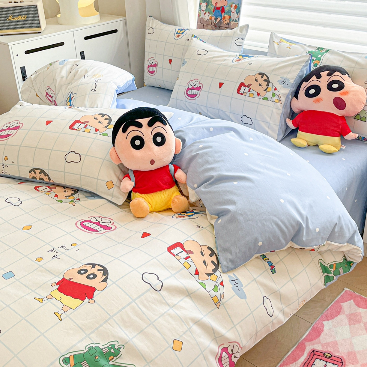 91家纺网 家纺一手货源 找家纺 暮思家居 2026春夏新款正版授权蜡笔小新全棉纯棉四件套系列 休闲小新