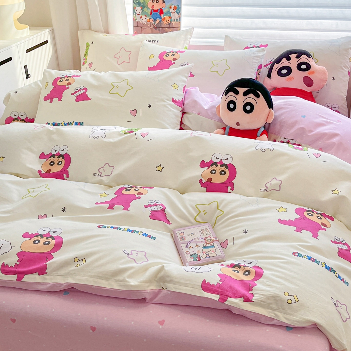 91家纺网 家纺一手货源 找家纺 暮思家居 2026春夏新款正版授权蜡笔小新全棉纯棉四件套系列 百变小新