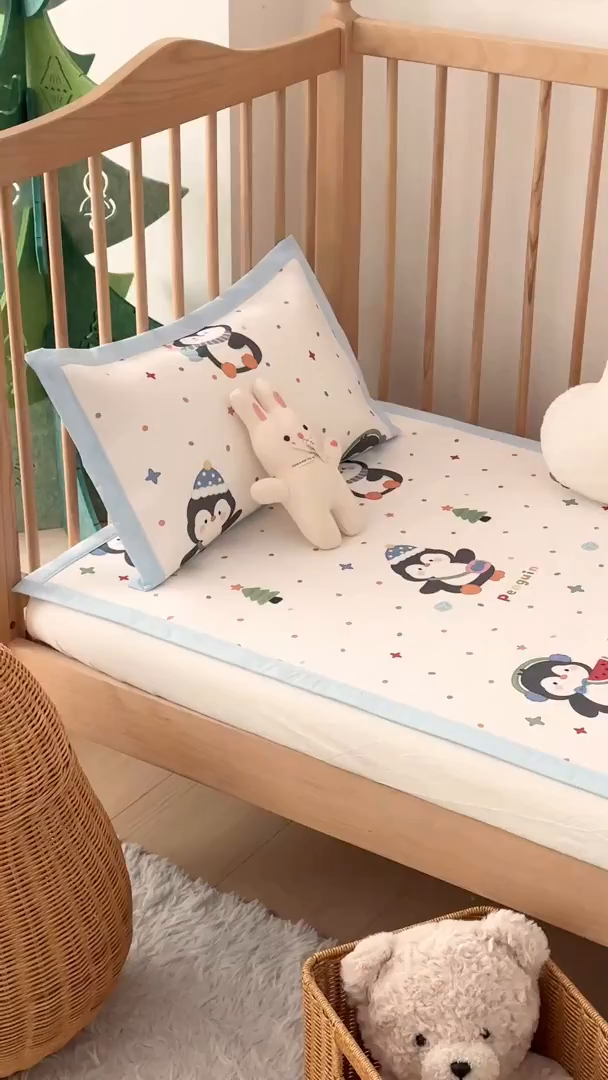 91家纺网 家纺一手货源 找家纺 嗨生活 2026新款600D冰丝凉席儿童婴儿床凉席幼儿园凉席拼床凉席席子 波点企鹅