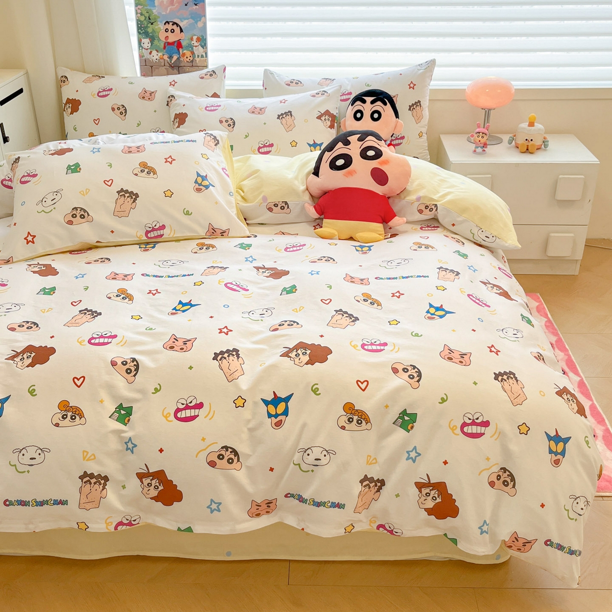 91家纺网 家纺一手货源 找家纺 暮思家居 2026春夏新款正版授权蜡笔小新全棉纯棉四件套系列 幸运小新