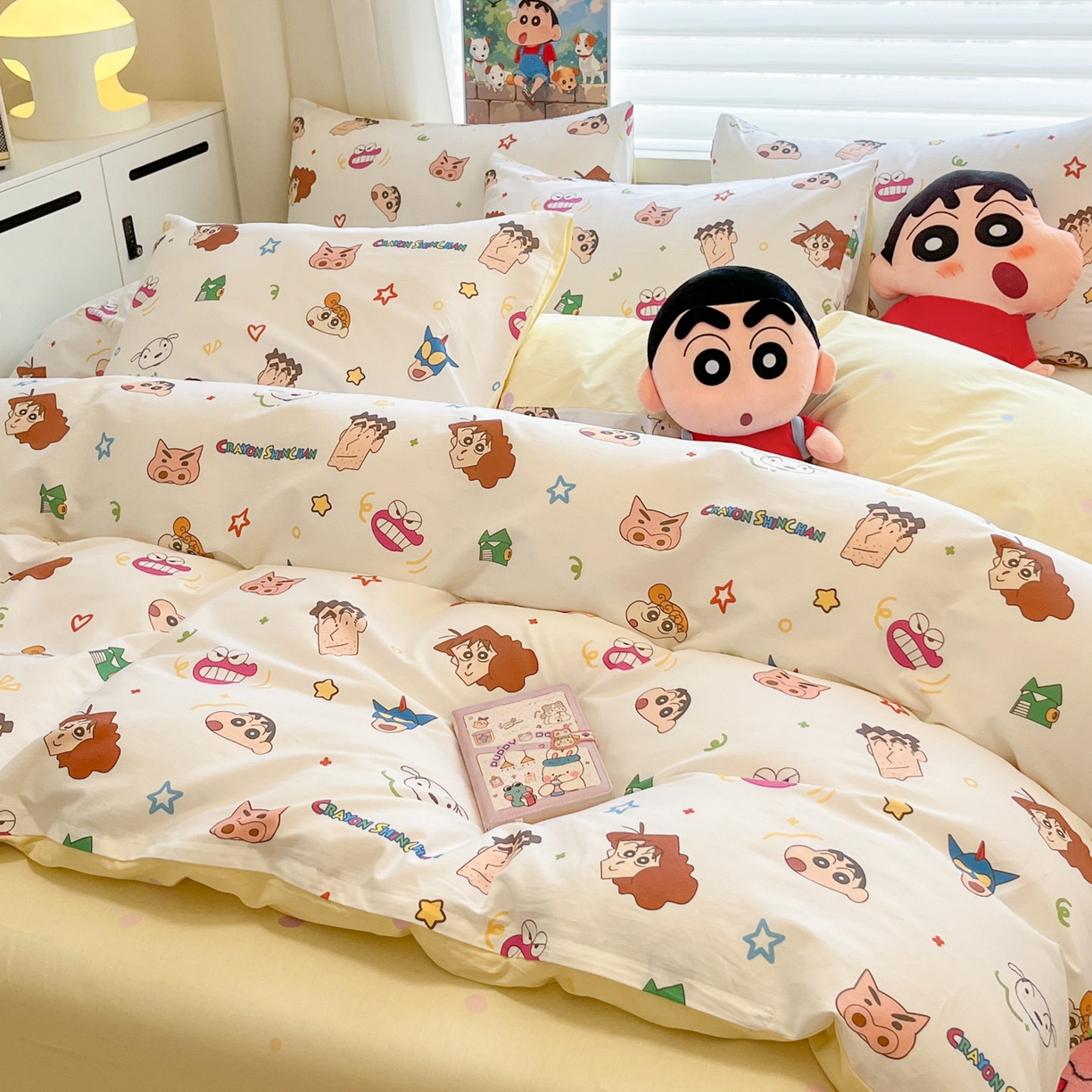 91家纺网 家纺一手货源 找家纺 暮思家居 2026春夏新款正版授权蜡笔小新全棉纯棉四件套系列 幸运小新