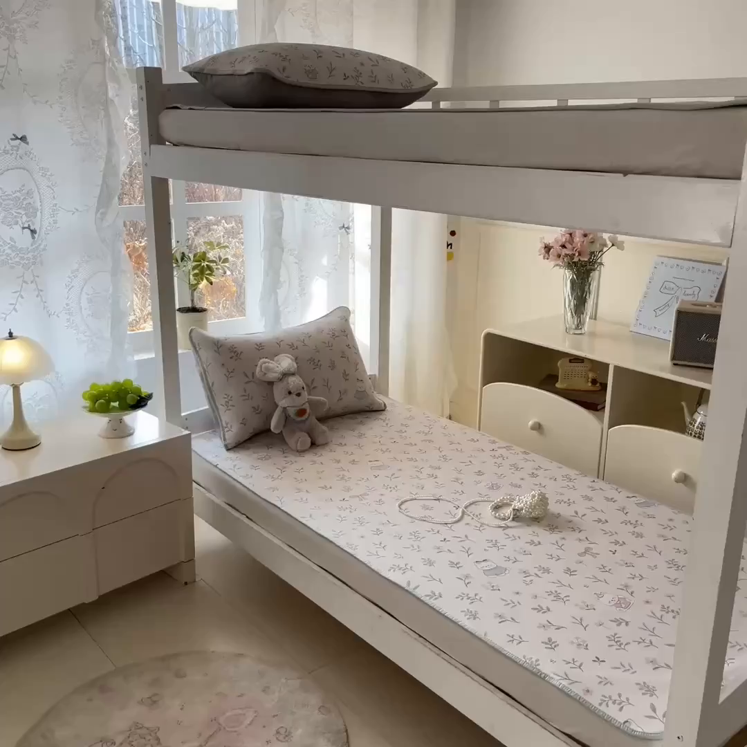 91家纺网 家纺一手货源 找家纺 川悦生活 2026新款凉感冰丝席小阪凉感冰丝数码印花席学生床 席春日小狗