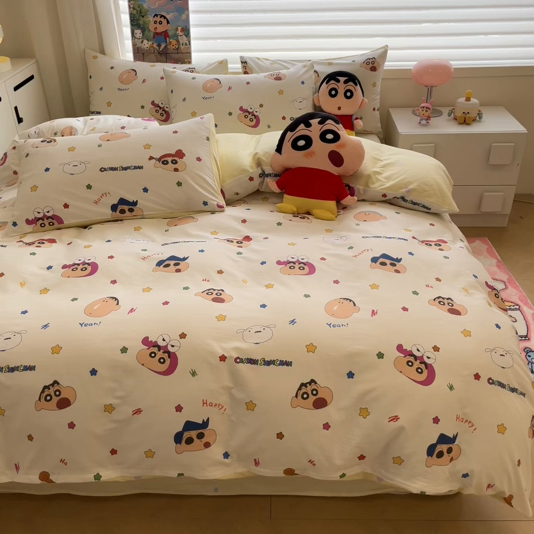 91家纺网 家纺一手货源 找家纺 暮思家居 2026春夏新款正版授权蜡笔小新全棉纯棉四件套系列 派对小新