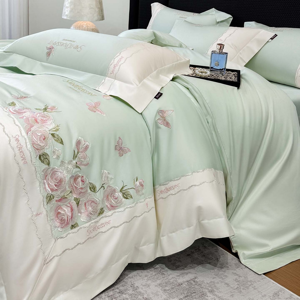 91家纺网 家纺一手货源 找家纺 2026爆款新品A类50S双股长绒棉纯棉四件套100全棉重工花卉刺绣被套床单床笠小清新床上用品溪畔玫瑰 溪畔玫瑰-茶绿