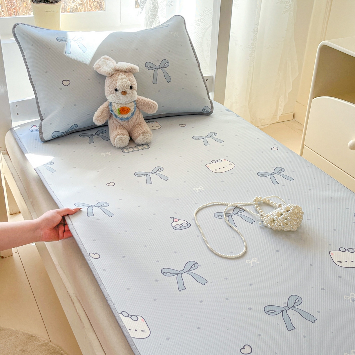 91家纺网 家纺一手货源 找家纺 川悦生活 2026新款凉感冰丝席小阪凉感冰丝数码印花席学生床 席海盐小咪