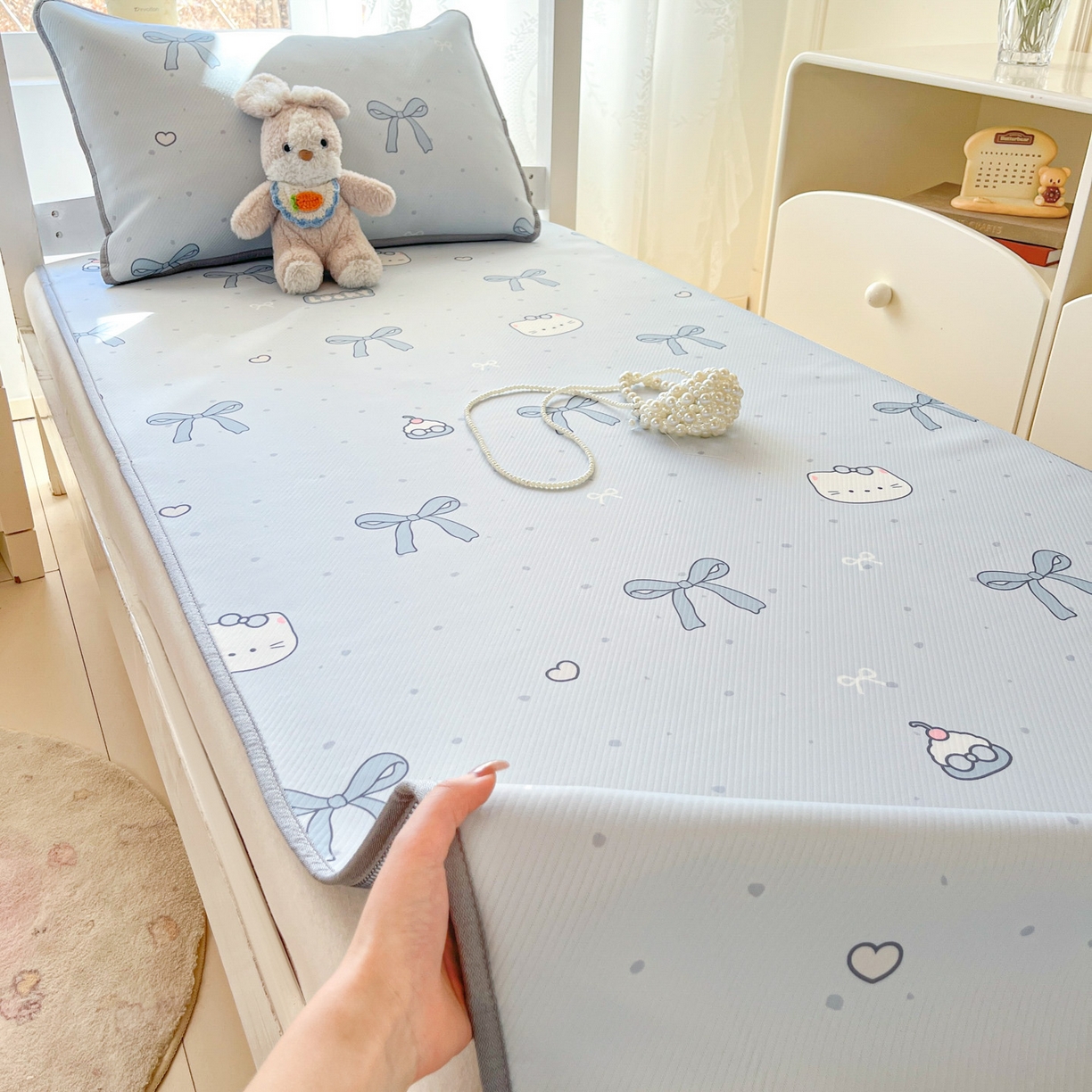 91家纺网 家纺一手货源 找家纺 川悦生活 2026新款凉感冰丝席小阪凉感冰丝数码印花席学生床 席海盐小咪