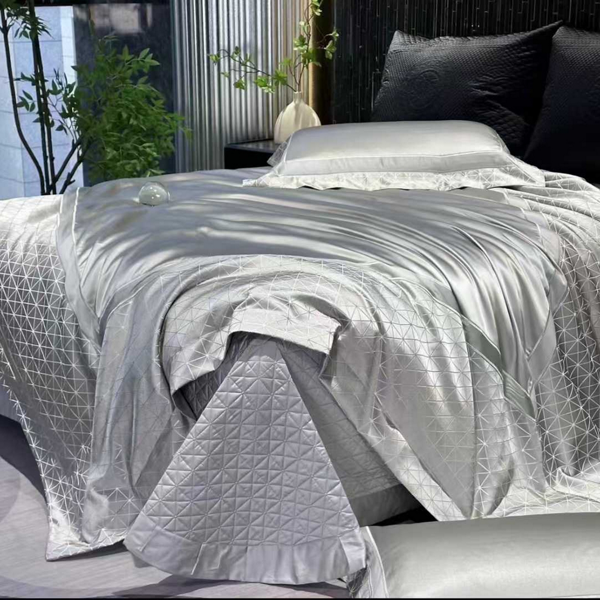 91家纺网 家纺一手货源 找家纺 edra 2026新款真丝天丝轻奢软浮雕床盖款四件套-真丝浮雕 真丝浮雕-银灰