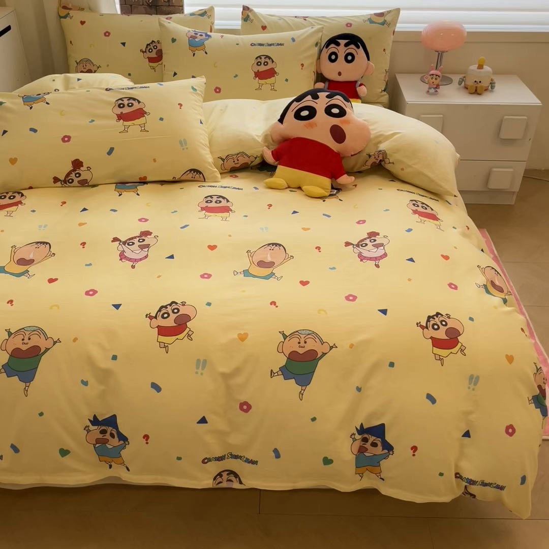 91家纺网 家纺一手货源 找家纺 暮思家居 2026春夏新款正版授权蜡笔小新全棉纯棉四件套系列 萌萌小新