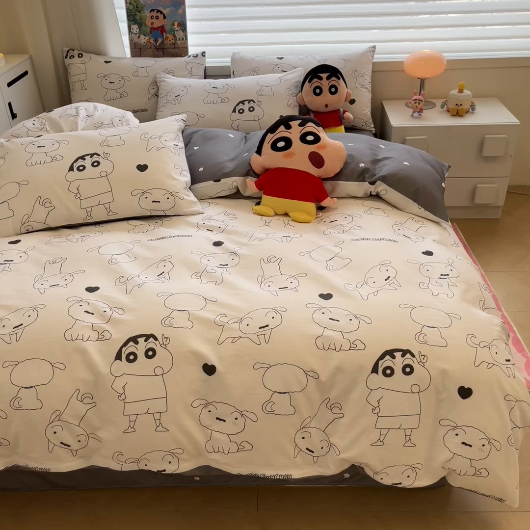 91家纺网 家纺一手货源 找家纺 暮思家居 2026春夏新款正版授权蜡笔小新全棉纯棉四件套系列 黑白小新