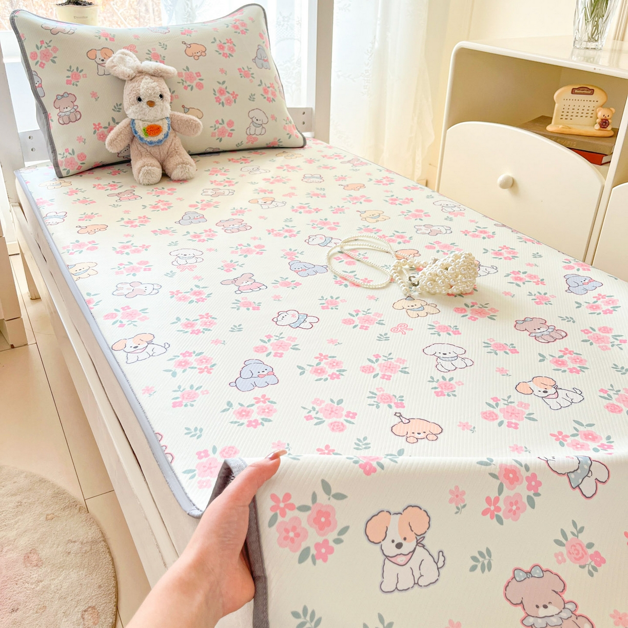 91家纺网 家纺一手货源 找家纺 川悦生活 2026新款凉感冰丝席小阪凉感冰丝数码印花席学生床 席花都小狗