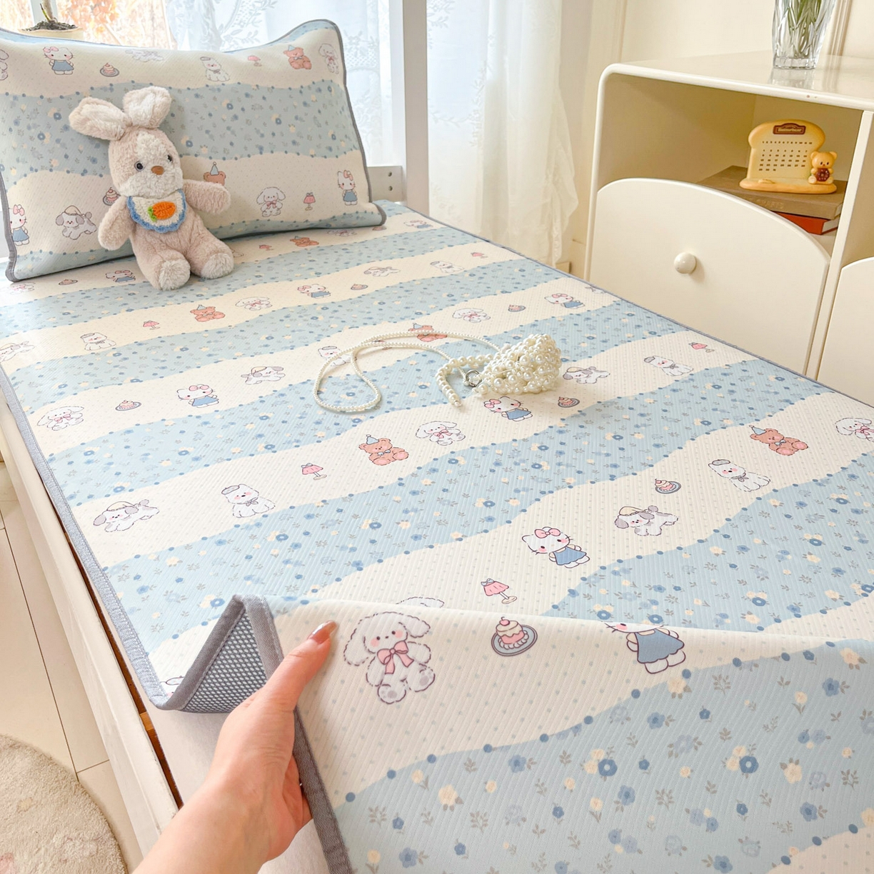 91家纺网 家纺一手货源 找家纺 川悦生活 2026新款凉感冰丝席小阪凉感冰丝数码印花席学生床 席花田乐园