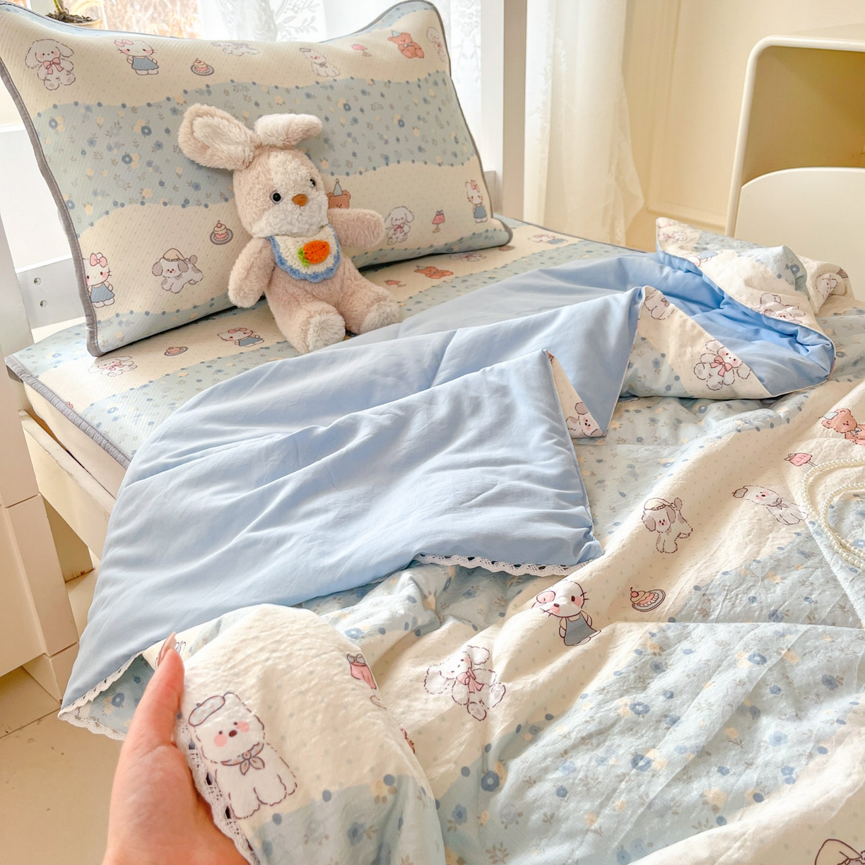 91家纺网 家纺一手货源 找家纺 川悦生活 2026新款凉感冰丝席小阪凉感冰丝数码印花席学生床 席花田乐园