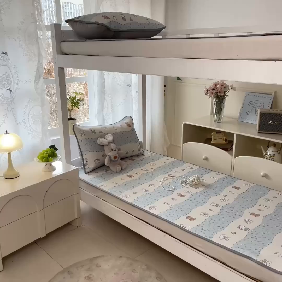 91家纺网 家纺一手货源 找家纺 川悦生活 2026新款凉感冰丝席小阪凉感冰丝数码印花席学生床 席花田乐园