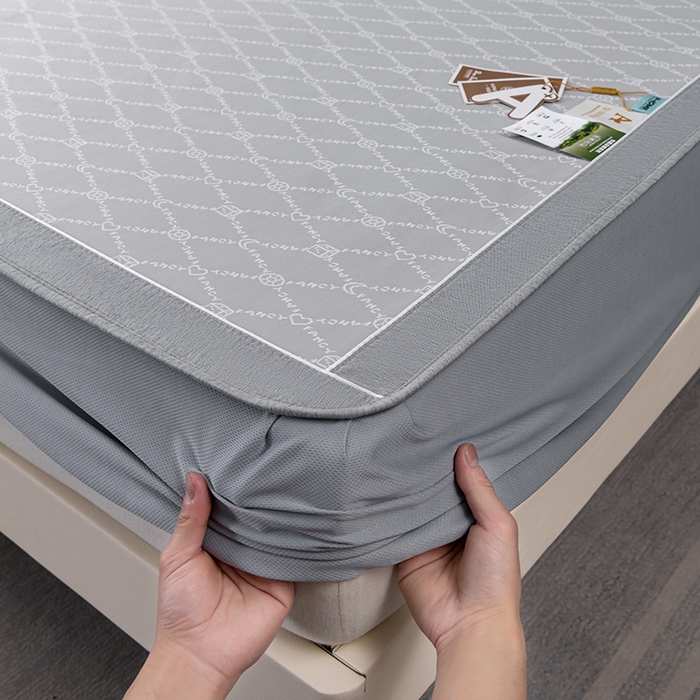 91家纺网 家纺一手货源 找家纺 小牛席业 2026新款轻奢风-月亮爱心PE凉感冰丝席系列（床笠款）凉席藤席冰藤席冰丝席竹席乳胶席凉感豆豆席 灰色