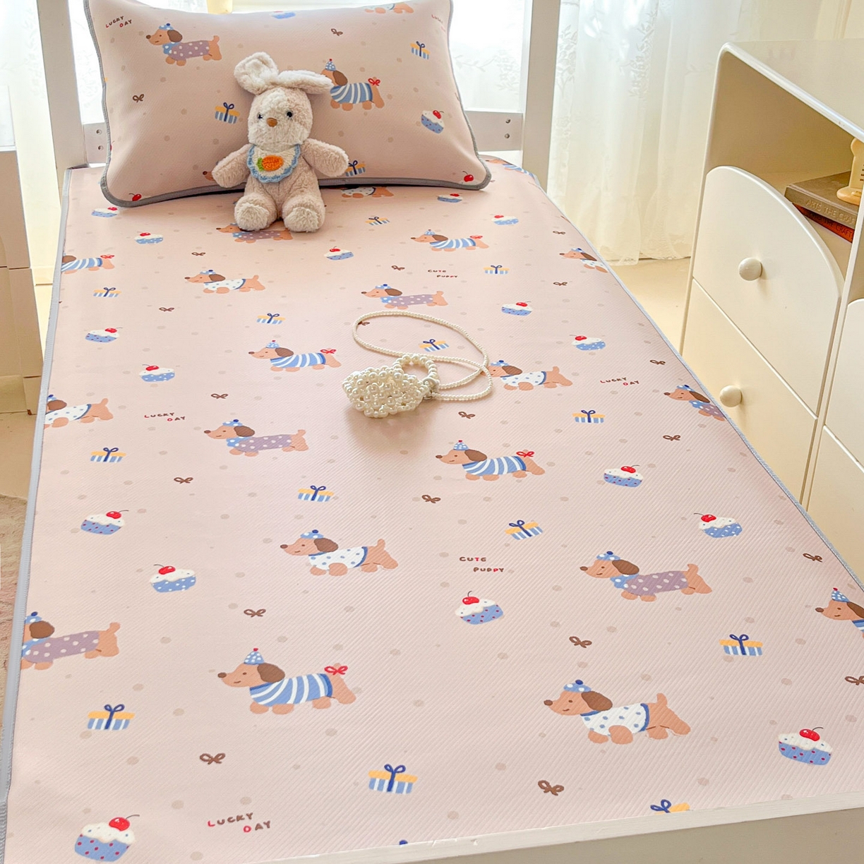 91家纺网 家纺一手货源 找家纺 川悦生活 2026新款凉感冰丝席小阪凉感冰丝数码印花席学生床 席可乐腊肠