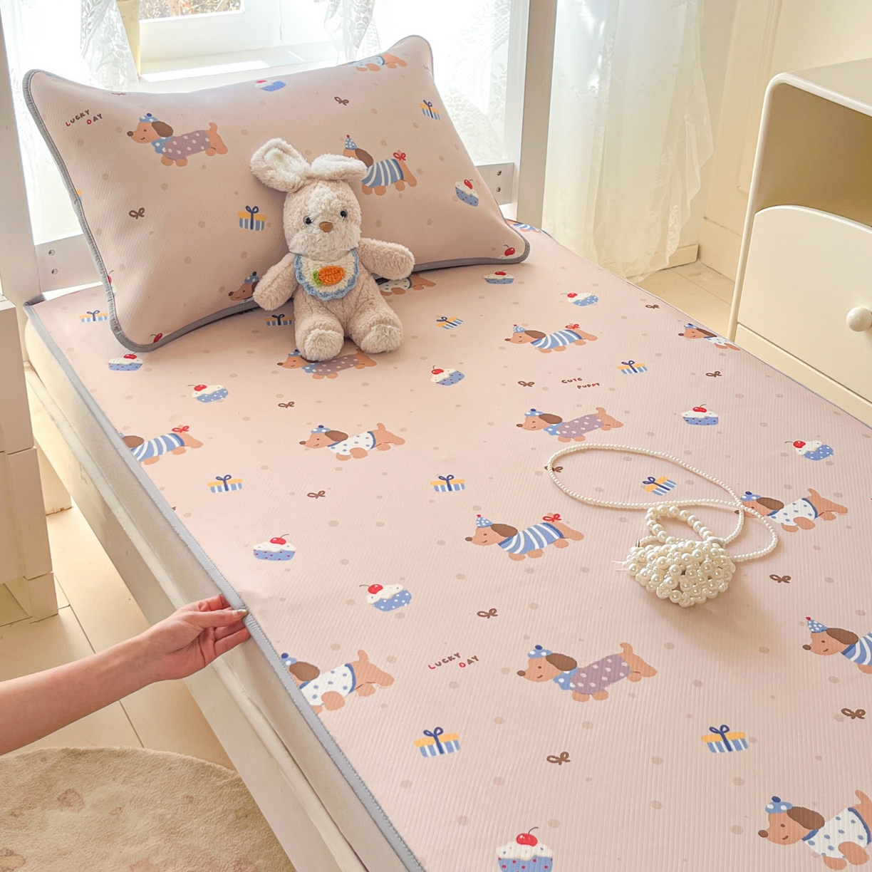 91家纺网 家纺一手货源 找家纺 川悦生活 2026新款凉感冰丝席小阪凉感冰丝数码印花席学生床 席可乐腊肠