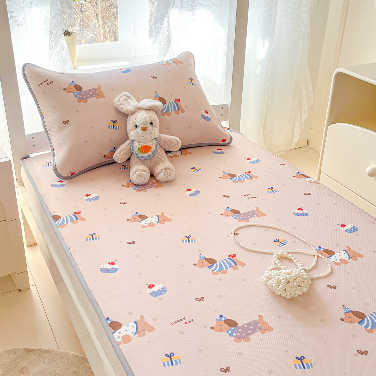 91家纺网 家纺一手货源 找家纺 川悦生活 2026新款凉感冰丝席小阪凉感冰丝数码印花席学生床 席可乐腊肠