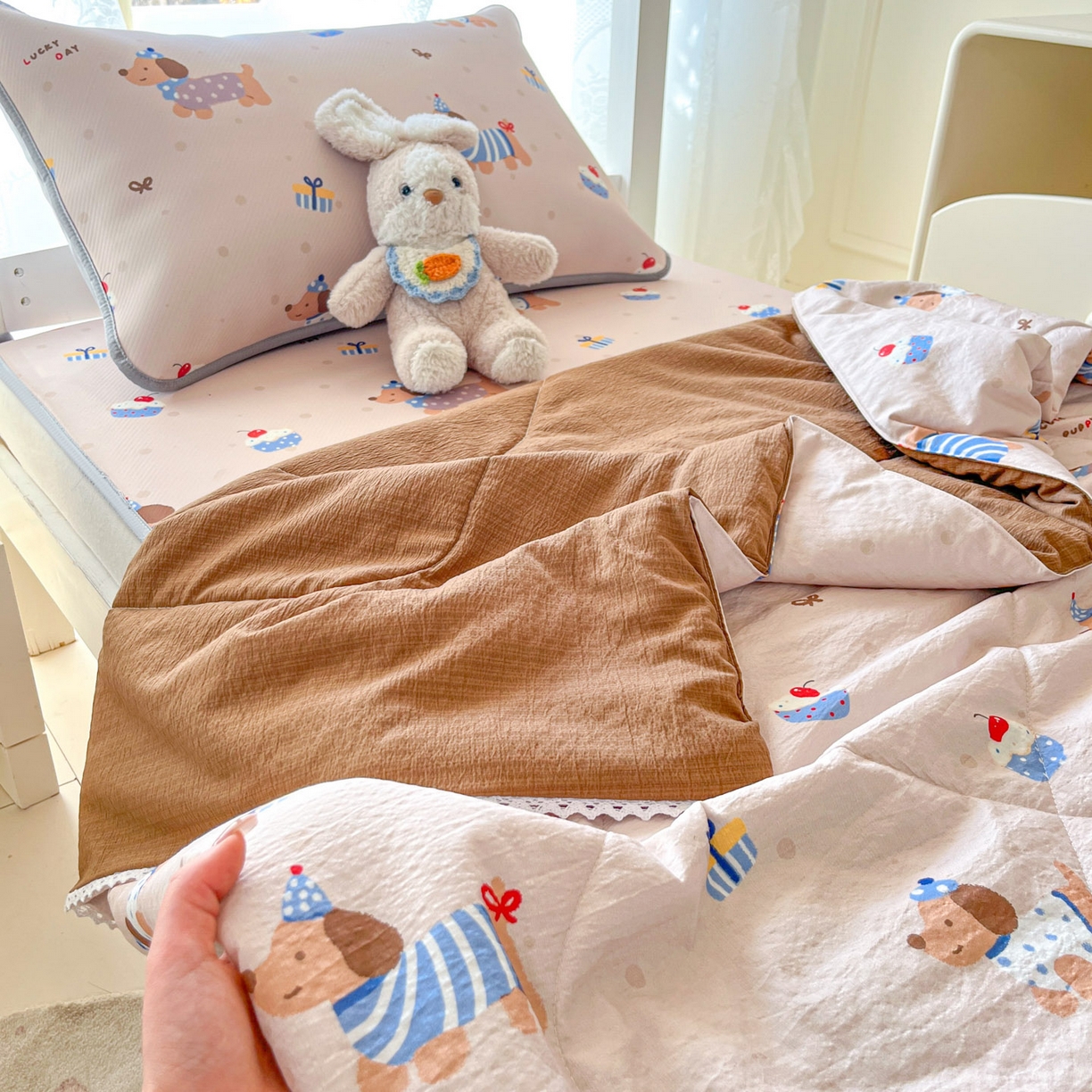 91家纺网 家纺一手货源 找家纺 川悦生活 2026新款凉感冰丝席小阪凉感冰丝数码印花席学生床 席可乐腊肠