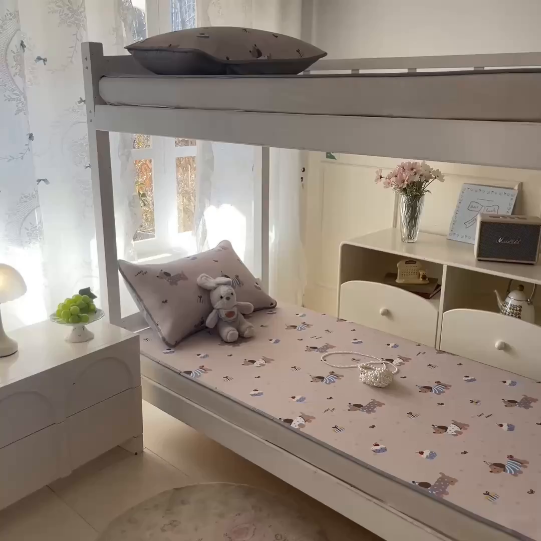 91家纺网 家纺一手货源 找家纺 川悦生活 2026新款凉感冰丝席小阪凉感冰丝数码印花席学生床 席可乐腊肠