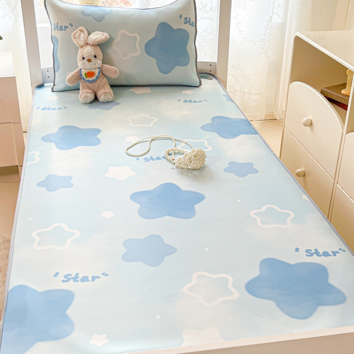 91家纺网 家纺一手货源 找家纺 川悦生活 2026新款凉感冰丝席小阪凉感冰丝数码印花席学生床 席快乐星晴