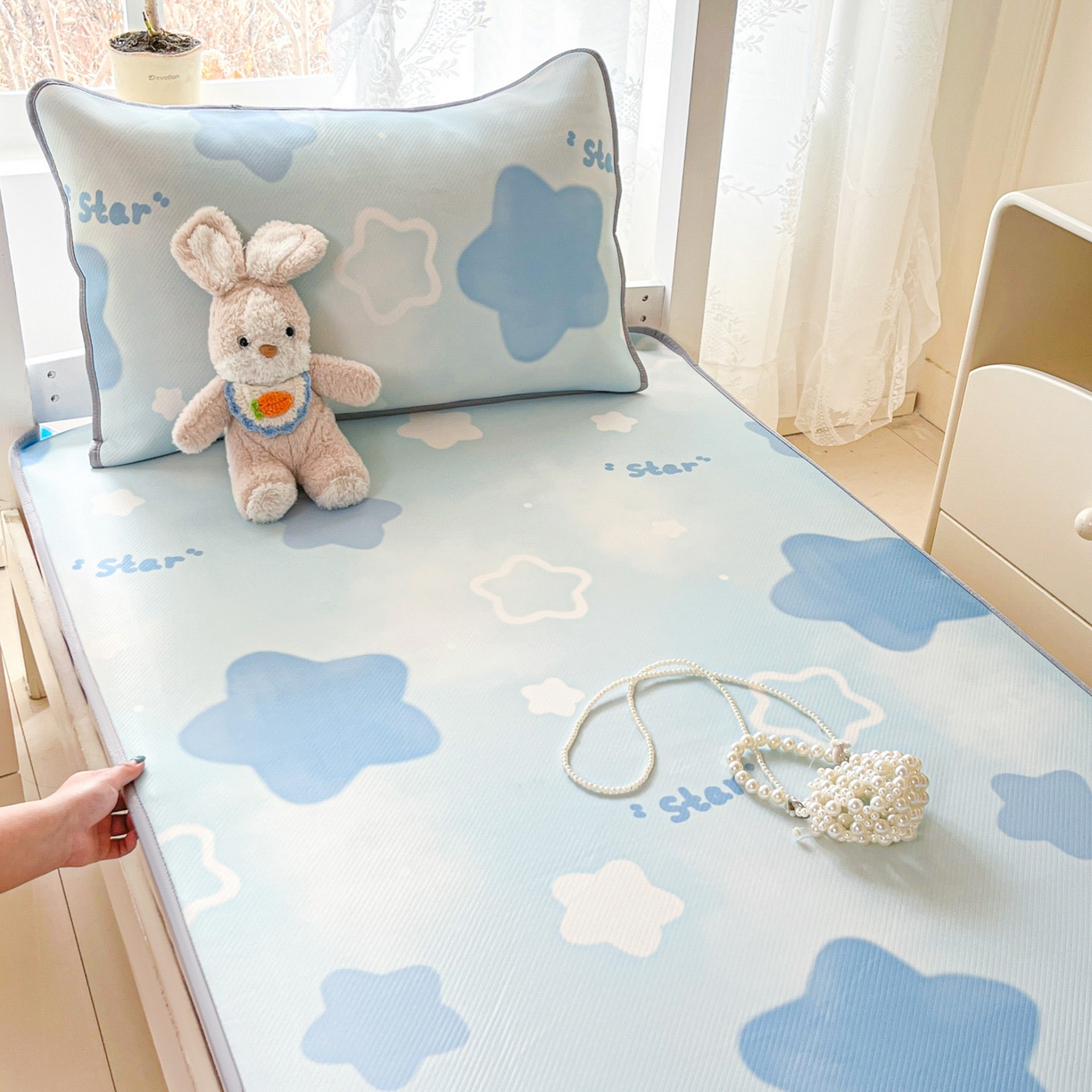 91家纺网 家纺一手货源 找家纺 川悦生活 2026新款凉感冰丝席小阪凉感冰丝数码印花席学生床 席快乐星晴