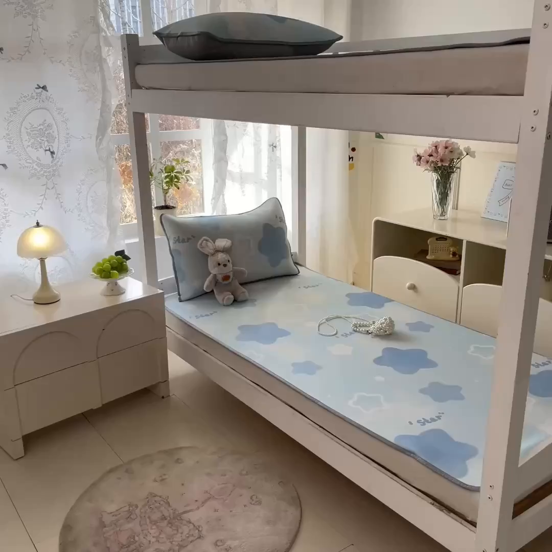 91家纺网 家纺一手货源 找家纺 川悦生活 2026新款凉感冰丝席小阪凉感冰丝数码印花席学生床 席快乐星晴