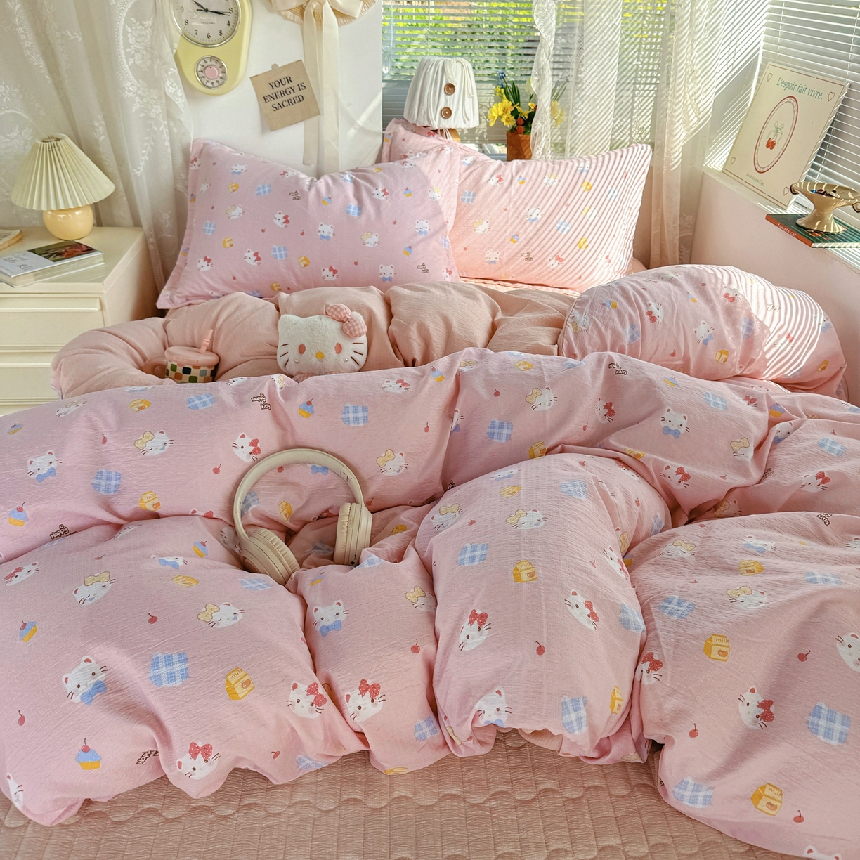 91家纺网 家纺一手货源 找家纺 麦朵家居 2026新款双层皱皱纱仿棉床盖款四件套水洗棉小清新三件套 蛋糕kt猫