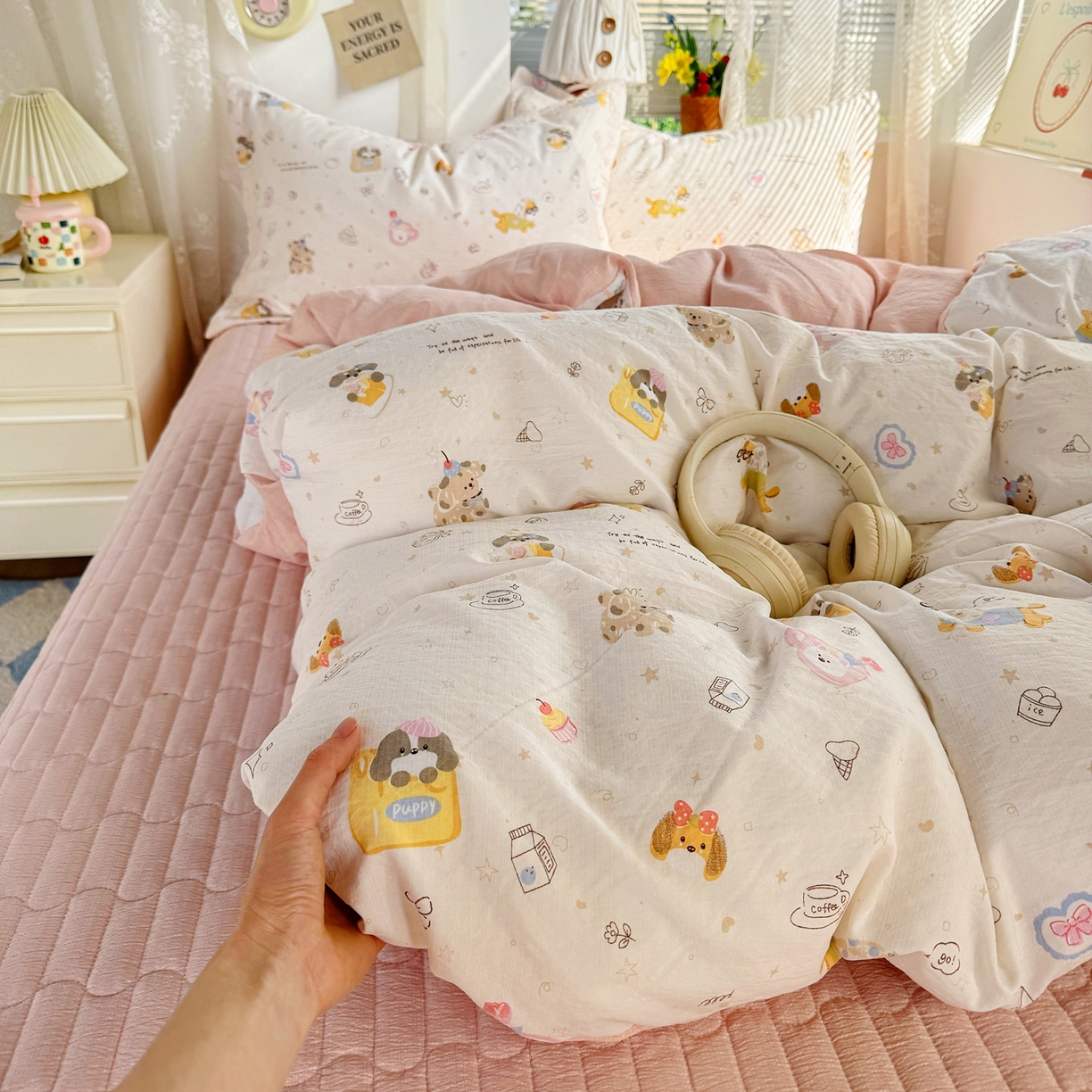 91家纺网 家纺一手货源 找家纺 麦朵家居 2026新款双层皱皱纱仿棉床盖款四件套水洗棉小清新三件套 萌宠乐园