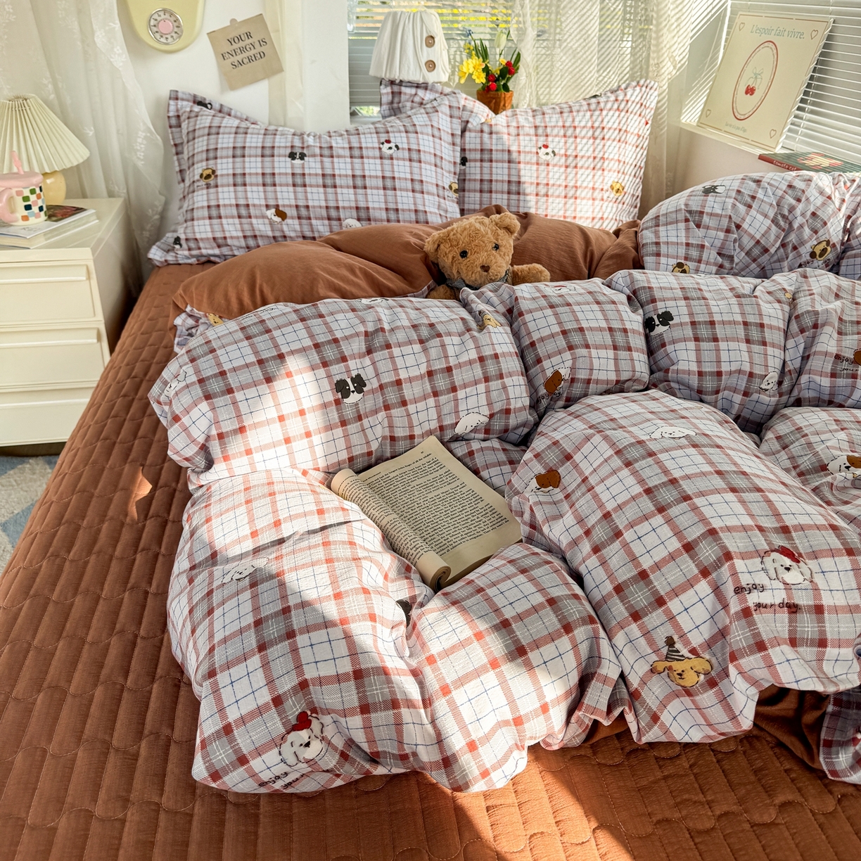 91家纺网 家纺一手货源 找家纺 麦朵家居 2026新款双层皱皱纱仿棉床盖款四件套水洗棉小清新三件套 线条小狗