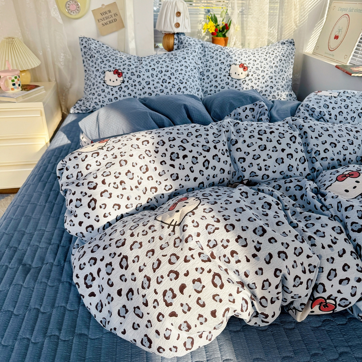 91家纺网 家纺一手货源 找家纺 麦朵家居 2026新款双层皱皱纱仿棉床盖款四件套水洗棉小清新三件套 豹纹猫咪