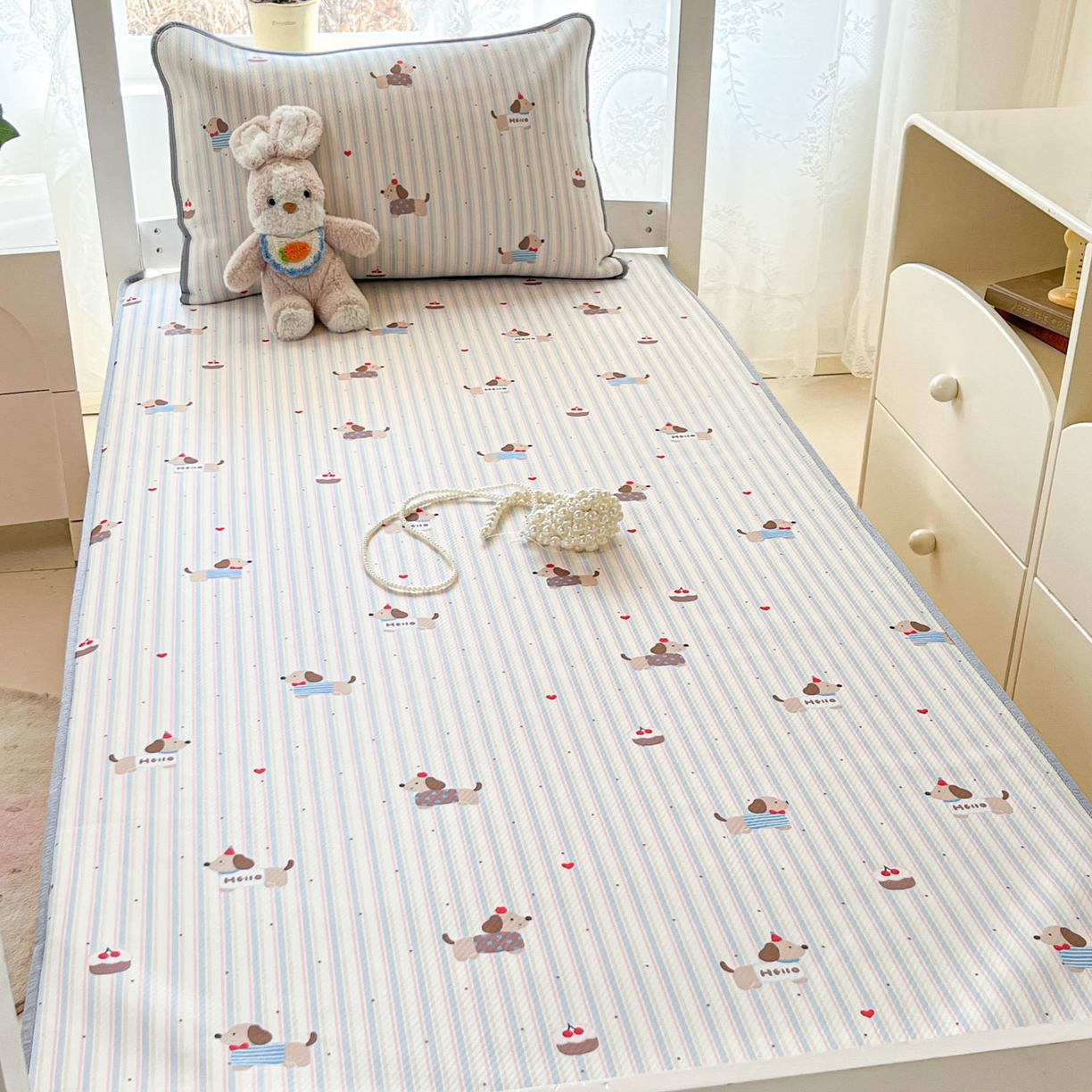 91家纺网 家纺一手货源 找家纺 川悦生活 2026新款凉感冰丝席小阪凉感冰丝数码印花席学生床 席腊肠甜心