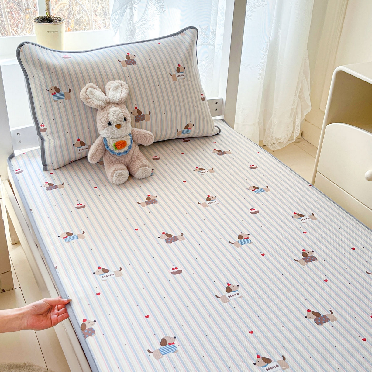 91家纺网 家纺一手货源 找家纺 川悦生活 2026新款凉感冰丝席小阪凉感冰丝数码印花席学生床 席腊肠甜心