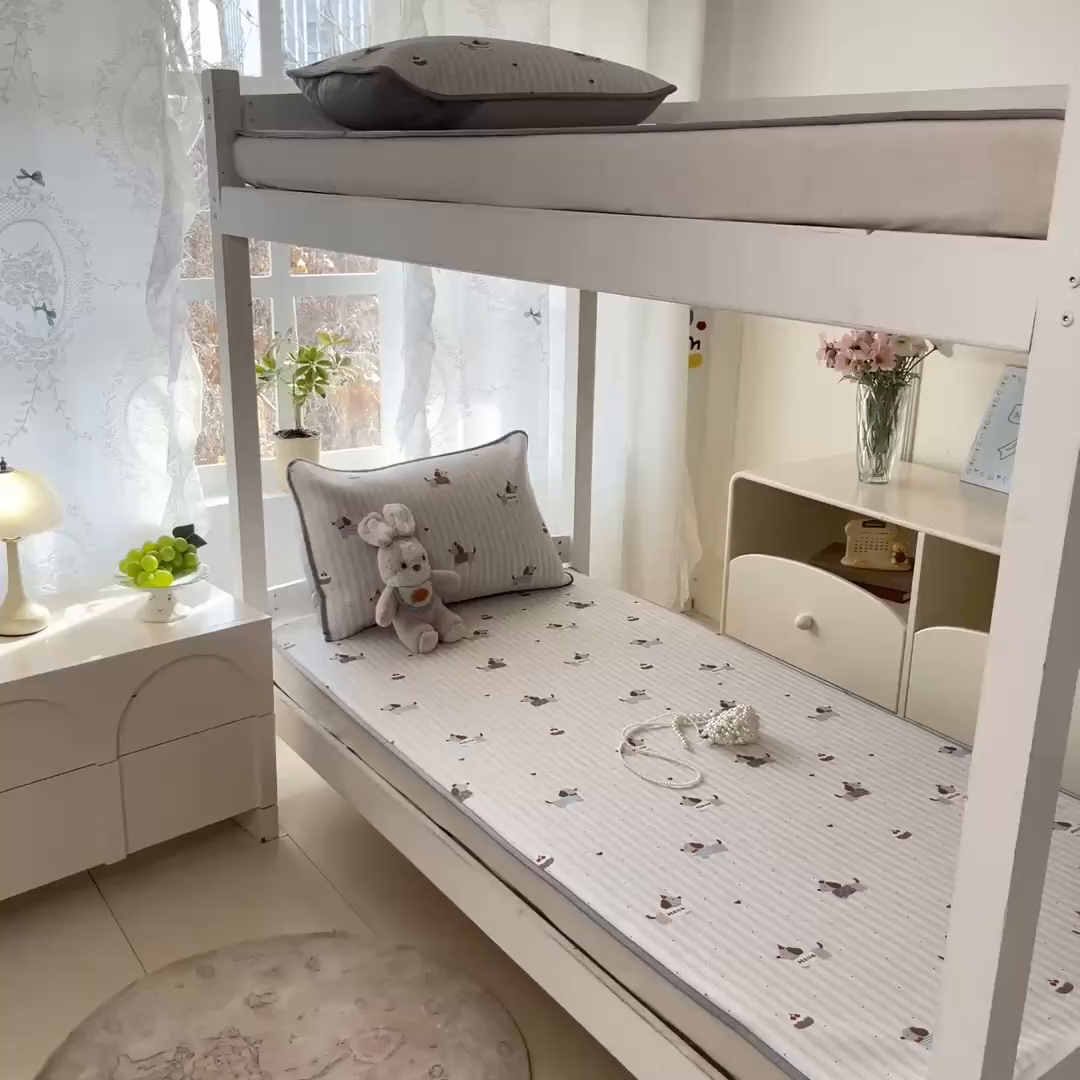 91家纺网 家纺一手货源 找家纺 川悦生活 2026新款凉感冰丝席小阪凉感冰丝数码印花席学生床 席腊肠甜心