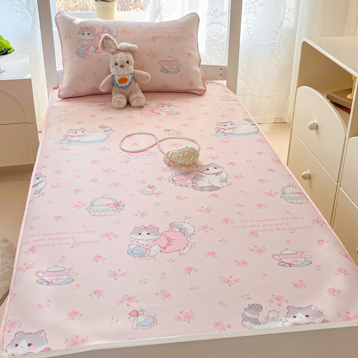 91家纺网 家纺一手货源 找家纺 川悦生活 2026新款凉感冰丝席小阪凉感冰丝数码印花席学生床 席喵萝花园