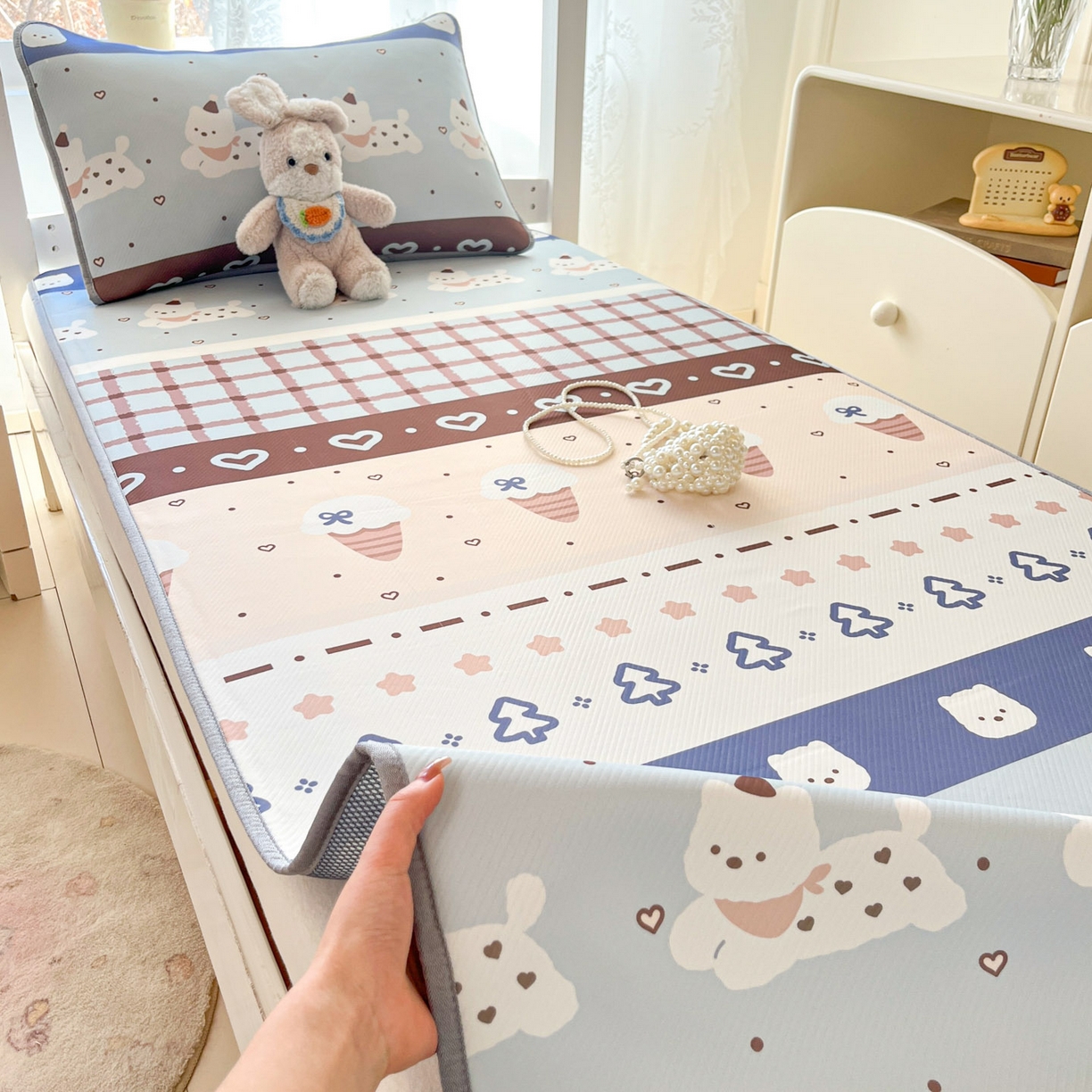 91家纺网 家纺一手货源 找家纺 川悦生活 2026新款凉感冰丝席小阪凉感冰丝数码印花席学生床 席巧克力乐园